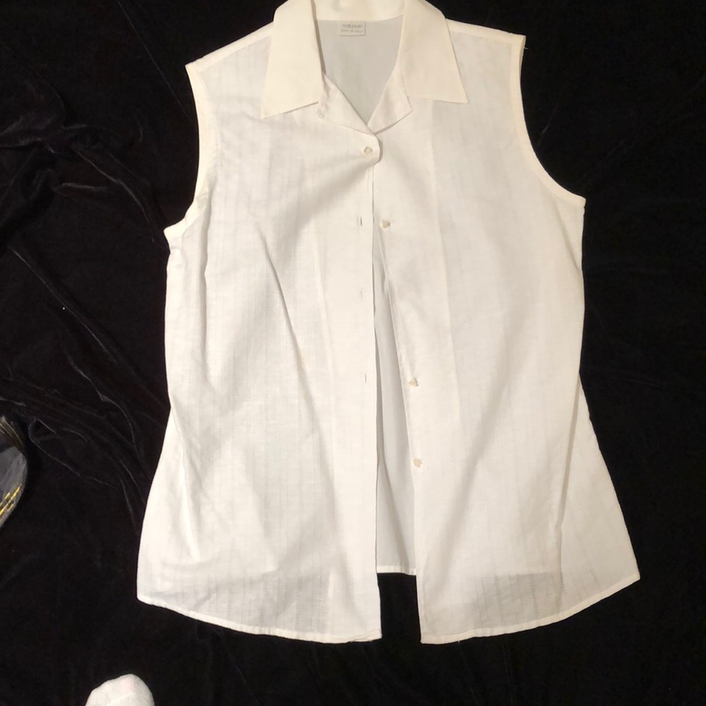 Sleeveless button-up V-neck w/ pointed collar